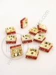 Квадрат 8х8х3мм с червени кристали злато 10бр 301425